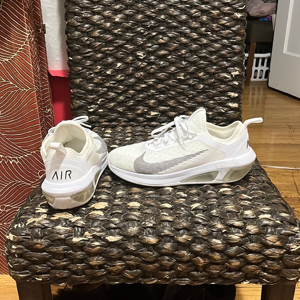 Womens air max size 9 worn once !!